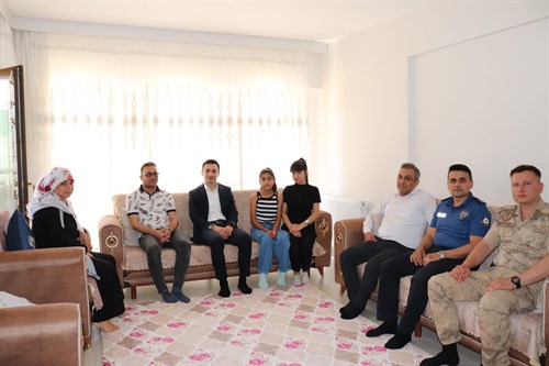 Kaymakamımız Sayın Salih Kaya’nın Şehit Ailelerine Bayram Ziyareti